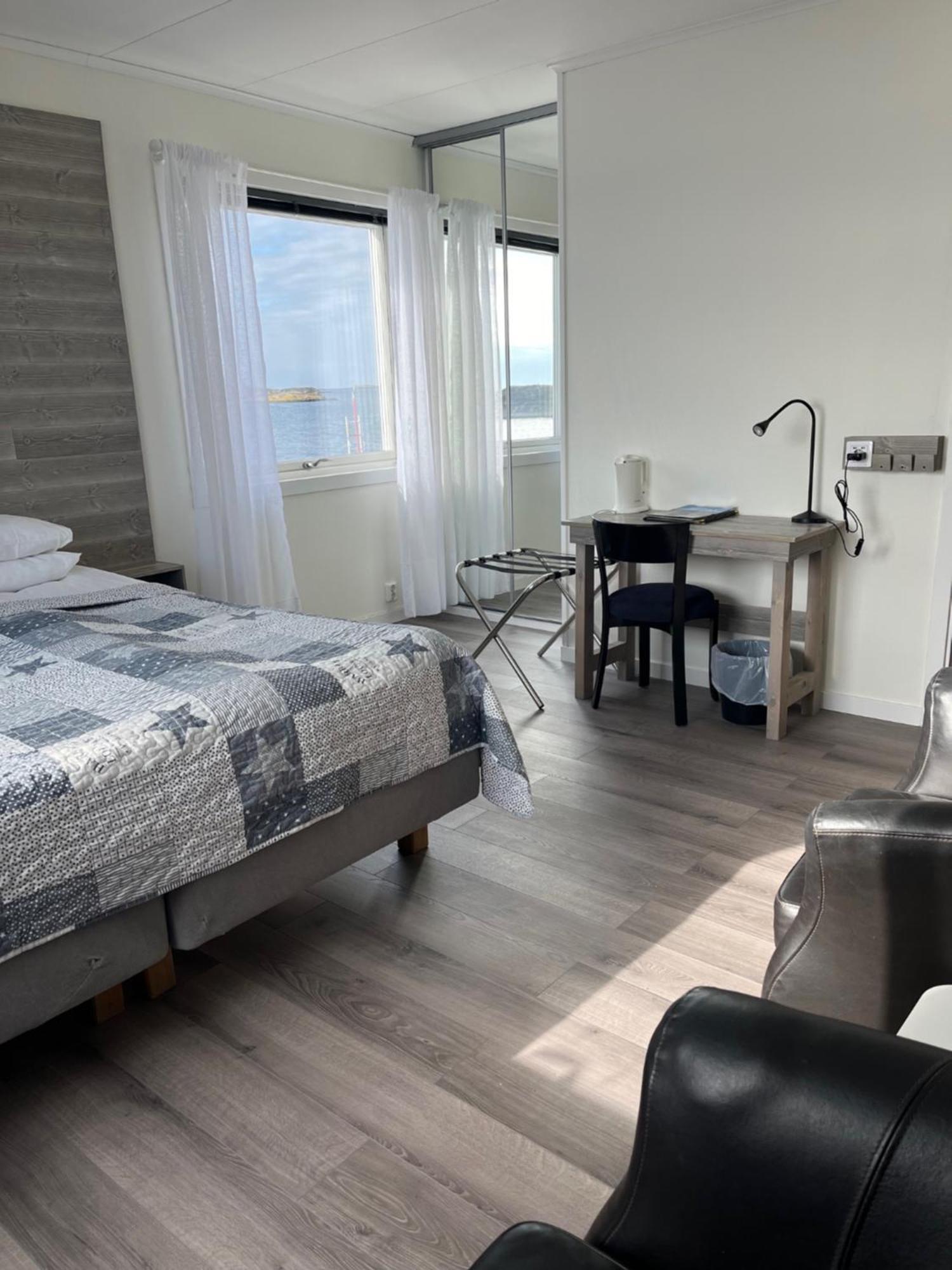 Hotell Fisketangen Kungshamn Exterior foto